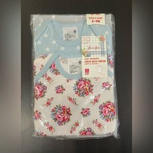 Uniqlo *NWT* Baby Crew Neck Onesie 2pc's. Sz 6-9mo